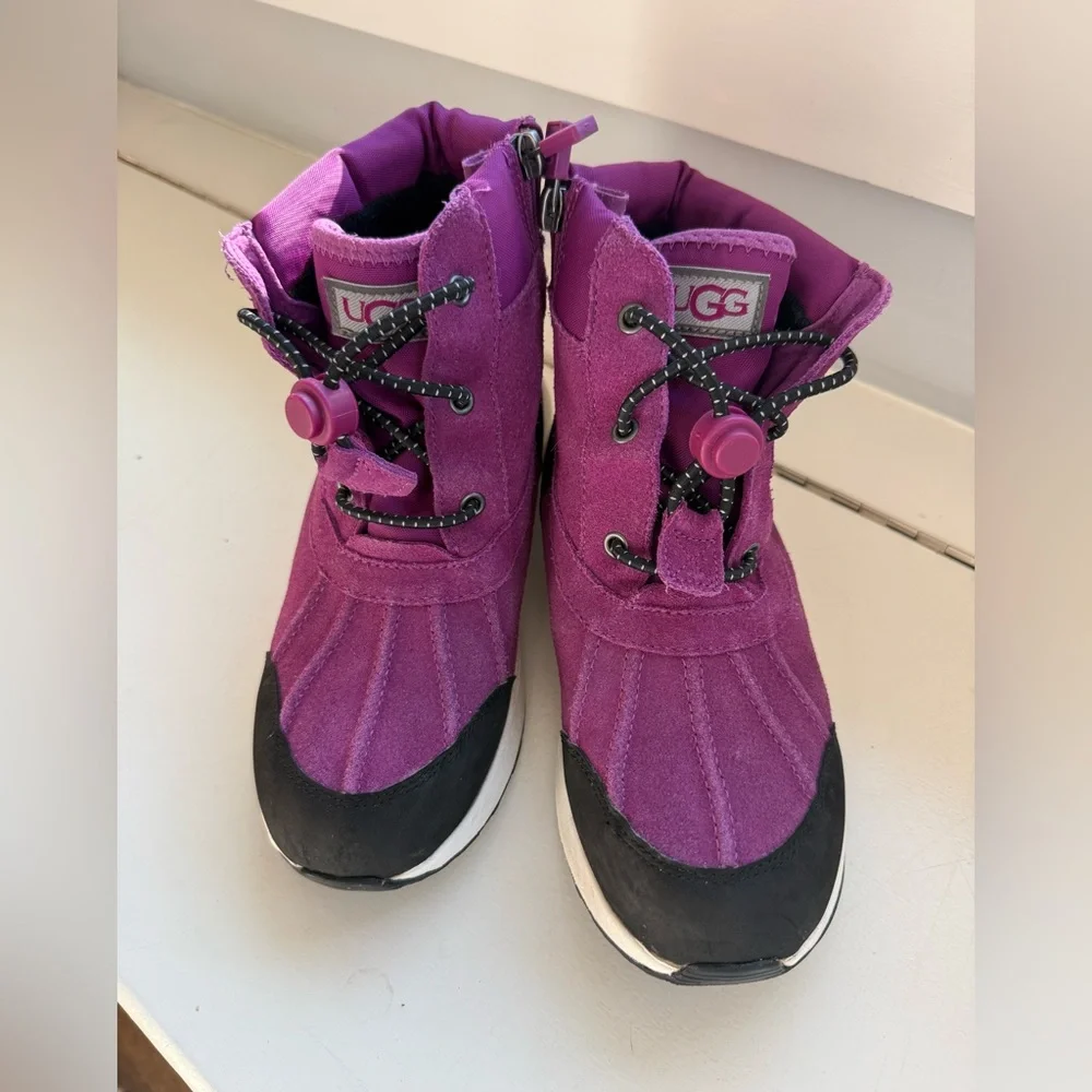 UGG Kids Purple and Black (Sweet Plum) Turlock Boots EUC!! Size 3 kids
